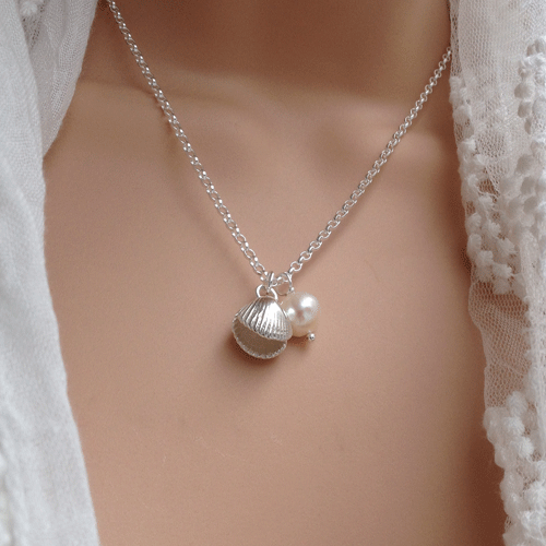 cockle necklace