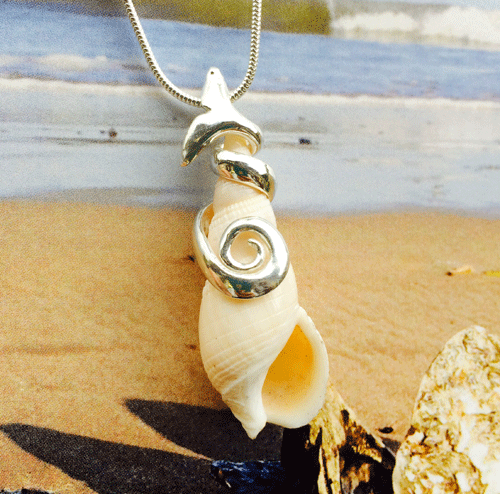 Whale tail shell necklace