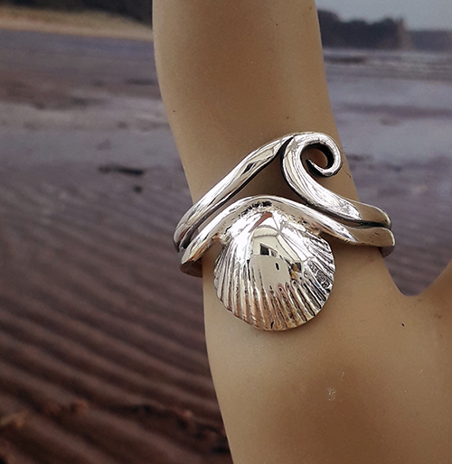 Cockle shell and wave ring